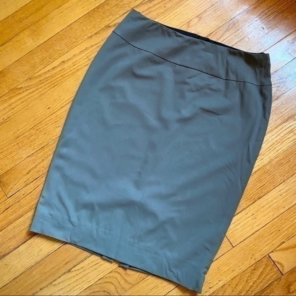 Beautiful Lafayette 148 Knee Length Skirt!